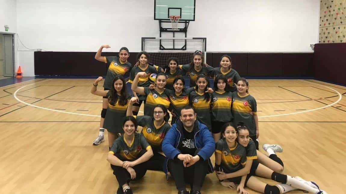 Kız voleybol takımımız Özel asfa koleji ile hazırlık maçı yaptılar. Misafirperverlikleri için kendilerine teşekkür ediyoruz.  